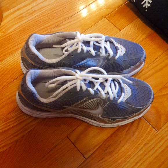 Women's Nike Running Shoes Size 9 - Picture 2 of 5